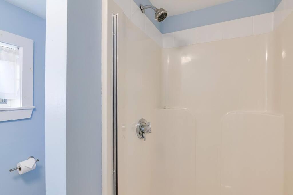 2Br Apt W/ 3 Min Walk To Downtown Swh - Low Tide ساوثويست هاربور المظهر الخارجي الصورة